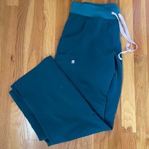 Figs cargo scrub bottom